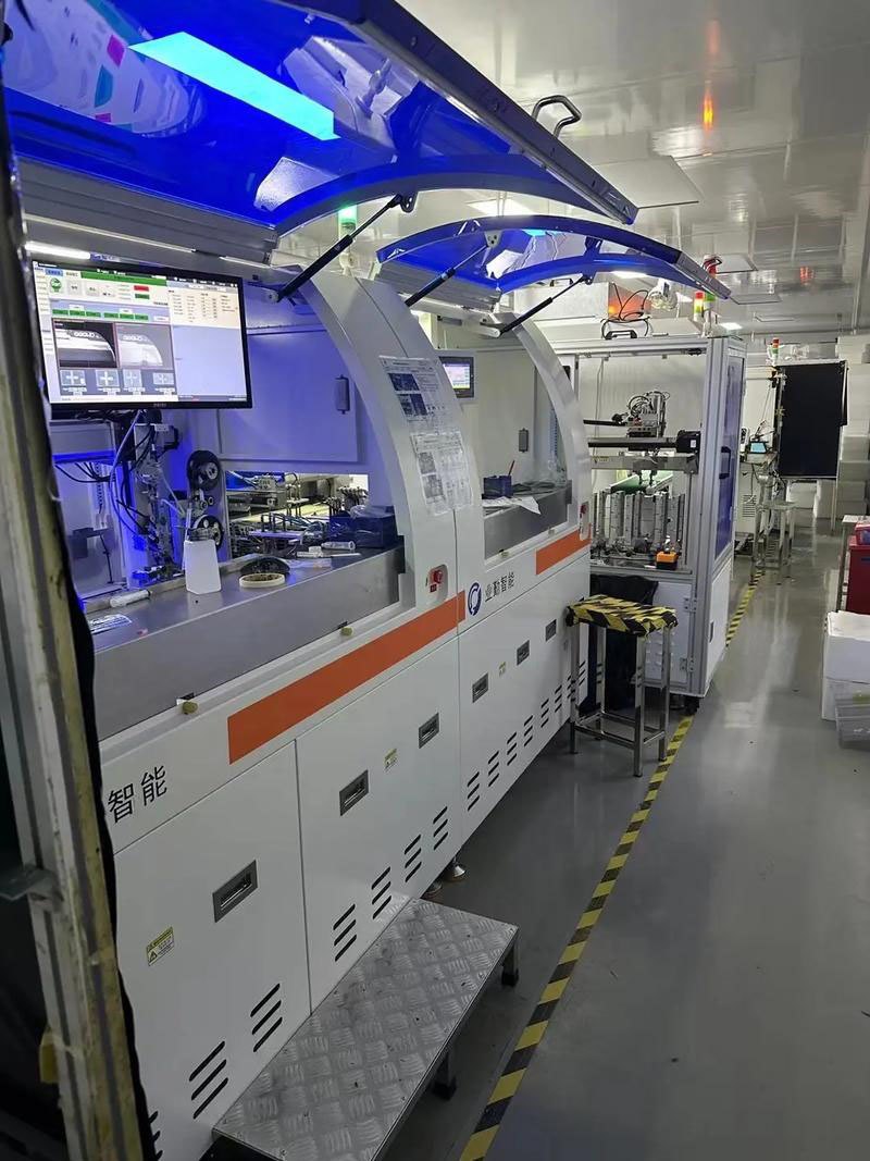 Shenzhen Hongjia Technology는 완전 자동 백라이트 및 LCD 어셈블리 기계를 추가하여 노동을 제거합니다.
